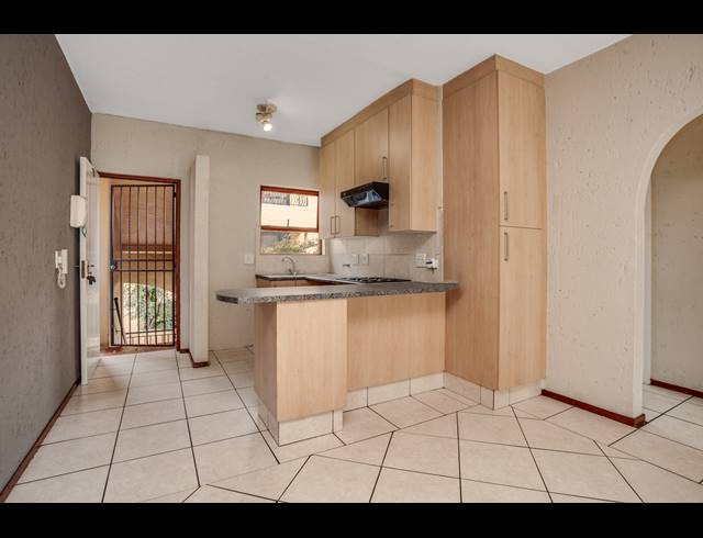 2 BEDROOM APARTMENT FOR SALE IN LONEHILL